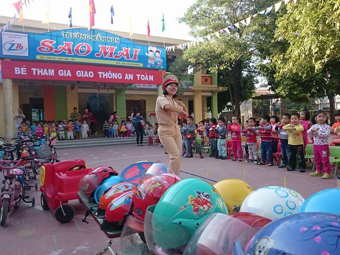 Hoạt động thực hành “Bé tham gia giao thông an toàn”